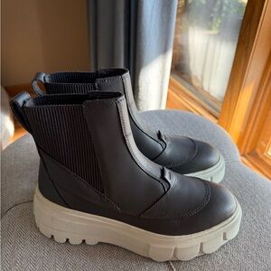SORREL CARIBOU™ X WOMEN'S CHELSEA WATERPROOF BOOT Black Ankle Boots